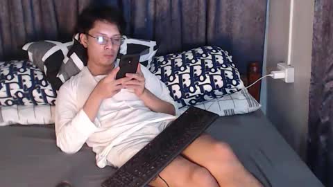 Snapshot of urpinoyasianx chatting on October 24, 2025, 8:33 am Mel online show from October 24, 2025, 8:33 am