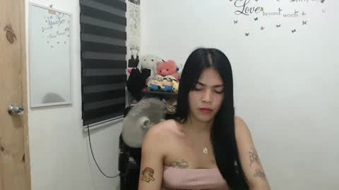 Snapshot of urpreciouspinayxxx chatting on January 10, 2025, 2:23 pm hi im kim online show from January 10, 2025, 2:23 pm