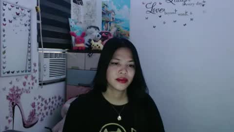 Snapshot of urpreciouspinayxxx chatting on October 20, 2025, 12:33 am hi im kim online show from October 20, 2025, 12:33 am