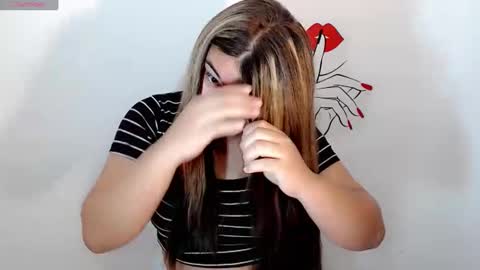 Snapshot of ursweet_ashley chatting on January 5, 2025, 1:03 am online show from January 5, 2025, 1:03 am