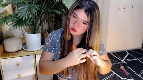 Snapshot of ursweet_ashley chatting on February 27, 2025, 6:20 pm online show from February 27, 2025, 6:20 pm