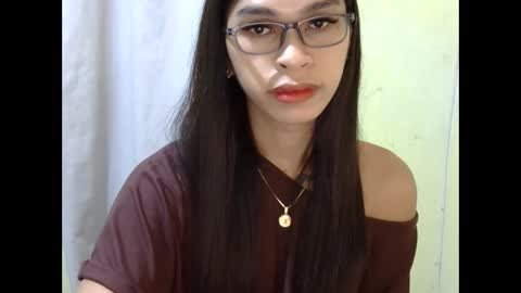 ursweet_zeviixx online show from November 24, 2025, 7:02 pm