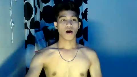 ursweetie_boy online show from July 15, 2026, 4:40 am