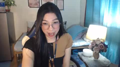 Snapshot of urwetasianprincessxx chatting on February 19, 2025, 2:12 pm Ashley Kate Mateo Gray online show from February 19, 2025, 2:12 pm