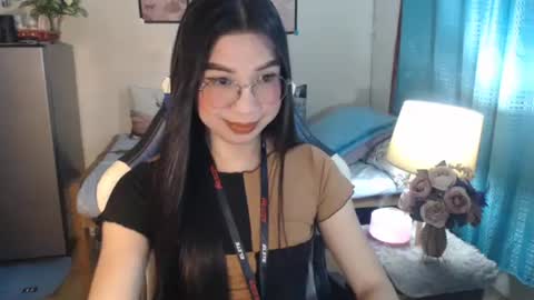 Snapshot of urwetasianprincessxx chatting on February 21, 2025, 5:35 am Ashley Kate Mateo Gray online show from February 21, 2025, 5:35 am