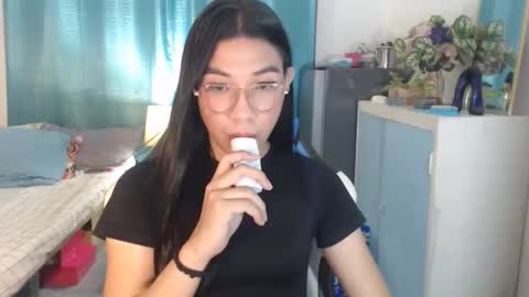 Snapshot of urwetasianprincessxx chatting on November 28, 2025, 10:40 am Ashley Kate Mateo Gray online show from November 28, 2025, 10:40 am