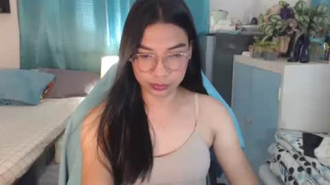 Snapshot of urwetasianprincessxx chatting on December 14, 2025, 12:21 pm Ashley Kate Mateo Gray online show from December 14, 2025, 12:21 pm