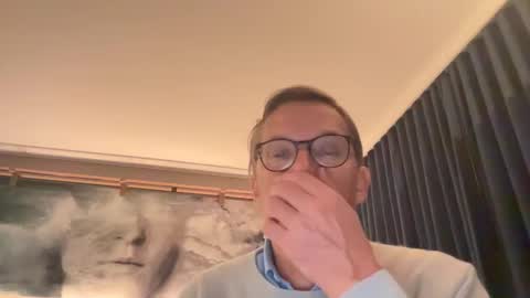 Snapshot of usablemale chatting on December 19, 2024, 3:18 am P online show from December 19, 2024, 3:18 am