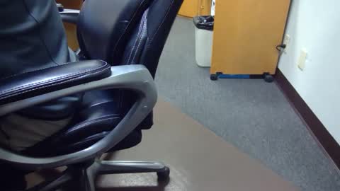 useemie online show from February 13, 2025, 7:10 pm