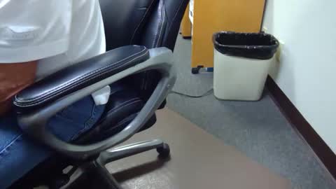 useemie online show from October 2, 2025, 10:50 pm