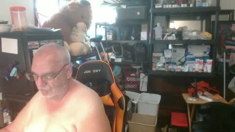 Snapshot of usgoober chatting on June 18, 2026, 1:28 am Eric online show from June 18, 2026, 1:28 am