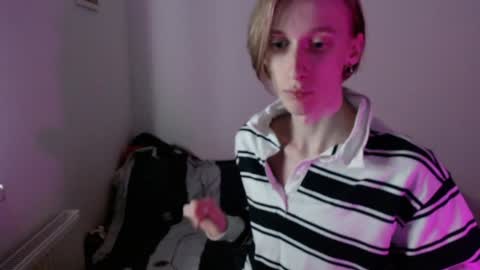 Snapshot of usuck364662 chatting on December 24, 2024, 3:26 pm Excuse me online show from December 24, 2024, 3:26 pm