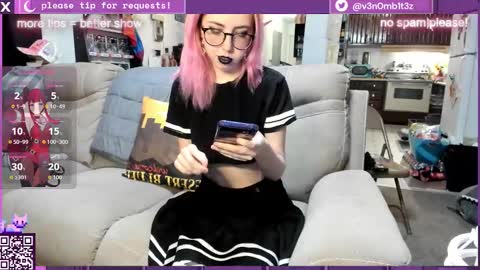 Snapshot of v3n0mb1t3z chatting on November 8, 2025, 12:44 am kermit online show from November 8, 2025, 12:44 am