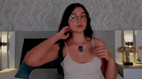 Snapshot of vaalentina_lux chatting on June 1, 2026, 3:36 pm Vaalentina Lux online show from June 1, 2026, 3:36 pm