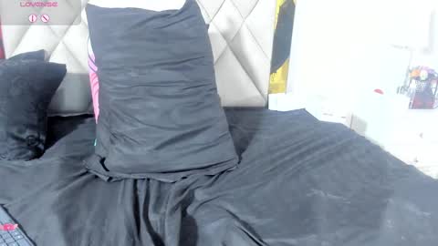 Snapshot of vahiolet_fuentes chatting on February 19, 2025, 10:42 pm vahioleth online show from February 19, 2025, 10:42 pm