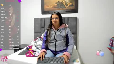 Vahiolet smith online show from April 28, 2026, 3:11 am
