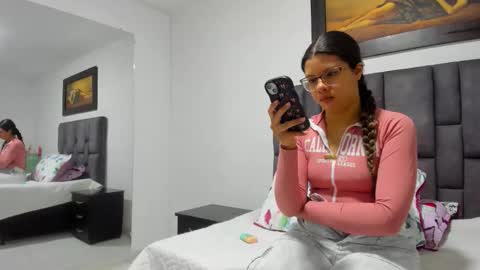 Vahiolet smith online show from June 2, 2026, 3:08 am