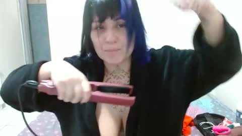 Snapshot of vaholiver chatting on May 10, 2026, 12:10 pm Vah Oliver online show from May 10, 2026, 12:10 pm