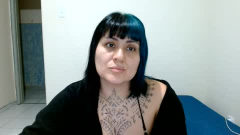 Snapshot of vaholiver chatting on July 17, 2026, 9:19 pm Vah Oliver online show from July 17, 2026, 9:19 pm