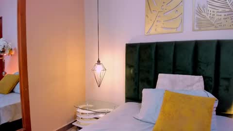 VaiaLowell online show from March 7, 2026, 6:38 pm