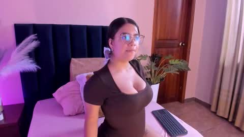 VaiaLowell online show from March 9, 2026, 6:23 pm