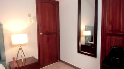 VaiaLowell online show from March 11, 2026, 6:47 pm