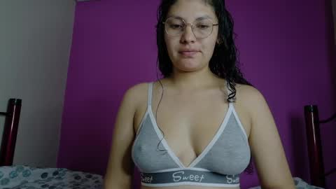 Vainilla online show from May 4, 2026, 1:23 am