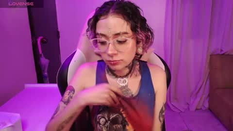 Snapshot of vainilla_l chatting on February 22, 2025, 10:09 pm Vainilla Independent model online show from February 22, 2025, 10:09 pm