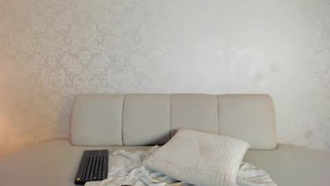 Snapshot of vaioletgirl_1 chatting on June 13, 2026, 9:57 pm Vaiolet online show from June 13, 2026, 9:57 pm