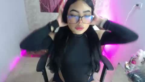 Snapshot of vaioleth_m_ chatting on December 19, 2025, 5:09 pm Vaiolet online show from December 19, 2025, 5:09 pm