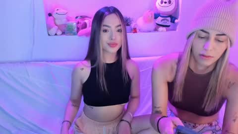 vaiolett_69 online show from April 5, 2026, 2:31 am