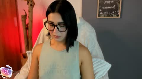 Snapshot of val_varago chatting on July 7, 2026, 11:53 pm val_varago online show from July 7, 2026, 11:53 pm