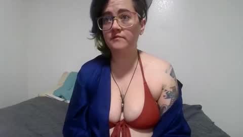 Snapshot of valarieak chatting on October 13, 2025, 4:18 pm valarieak online show from October 13, 2025, 4:18 pm