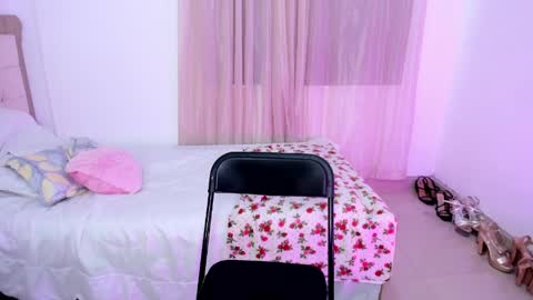 Snapshot of vale_kross chatting on May 20, 2026, 6:03 pm HI IM NEW online show from May 20, 2026, 6:03 pm