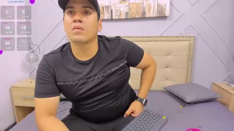 Snapshot of vale_n_matt chatting on September 10, 2025, 4:12 am Samantha y Matt online show from September 10, 2025, 4:12 am