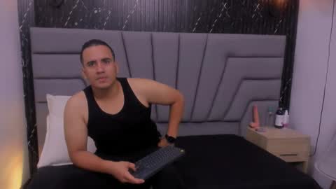 Snapshot of vale_n_matt chatting on September 14, 2025, 12:26 pm Samantha y Matt online show from September 14, 2025, 12:26 pm