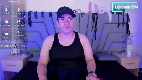 Snapshot of vale_n_matt chatting on October 1, 2025, 3:34 am Samantha y Matt online show from October 1, 2025, 3:34 am