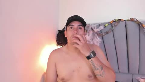 Snapshot of vale_n_matt chatting on October 12, 2025, 4:11 am Samantha y Matt online show from October 12, 2025, 4:11 am