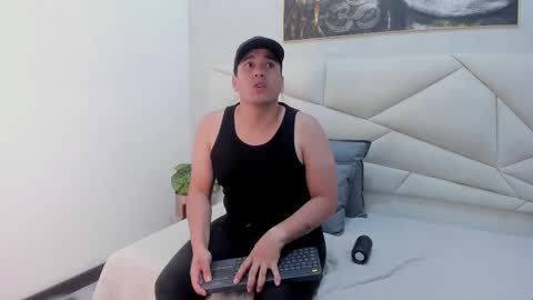 Snapshot of vale_n_matt chatting on October 16, 2025, 8:26 am Samantha y Matt online show from October 16, 2025, 8:26 am