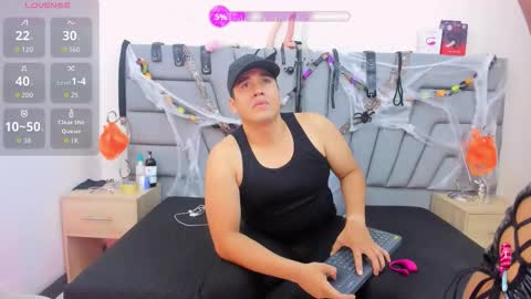 Snapshot of vale_n_matt chatting on October 19, 2025, 3:40 am Samantha y Matt online show from October 19, 2025, 3:40 am