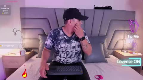 Snapshot of vale_n_matt chatting on November 9, 2025, 3:49 am Samantha y Matt online show from November 9, 2025, 3:49 am