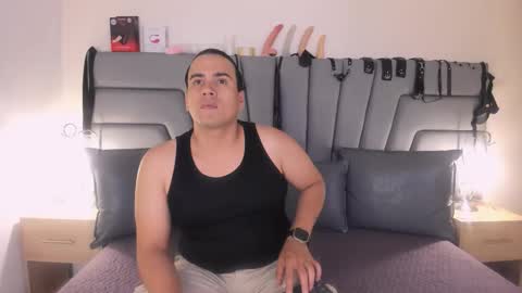 Snapshot of vale_n_matt chatting on November 19, 2025, 3:39 am Samantha y Matt online show from November 19, 2025, 3:39 am