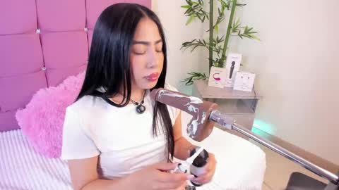 Snapshot of valecute_ chatting on May 5, 2026, 8:06 pm Vale online show from May 5, 2026, 8:06 pm