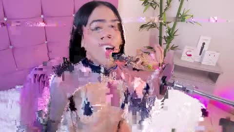 Snapshot of valecute_ chatting on May 6, 2026, 8:25 pm Vale online show from May 6, 2026, 8:25 pm