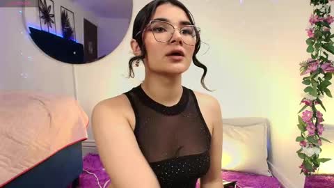 Snapshot of valeery_gomez chatting on November 18, 2025, 7:51 pm Tifanny online show from November 18, 2025, 7:51 pm
