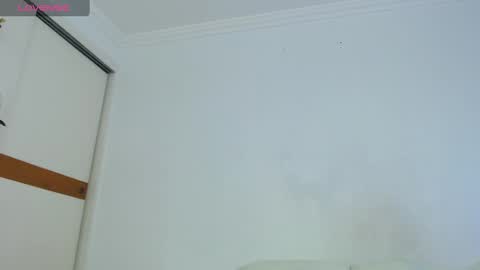 Snapshot of valen_ross_ chatting on February 15, 2025, 12:22 pm valentina Rossi 3 online show from February 15, 2025, 12:22 pm