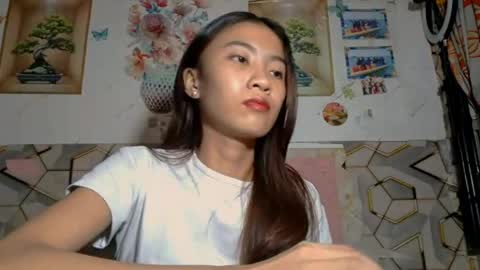 Snapshot of valenciasumney chatting on June 5, 2026, 4:24 pm Camille online show from June 5, 2026, 4:24 pm