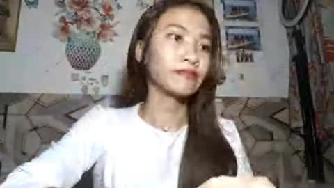 Snapshot of valenciasumney chatting on June 7, 2026, 4:22 pm Camille online show from June 7, 2026, 4:22 pm