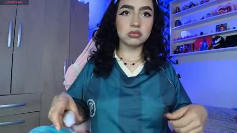 valentina online show from April 29, 2026, 3:43 am