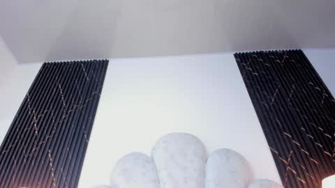 Valen online show from April 25, 2026, 1:41 pm